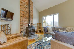 Beautiful 2BR Mountainview | Deck | W/D - Image 2