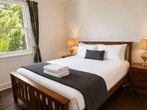 The Baker's Cottage in the Heart of Richmond Sleeps 6 - Image 4