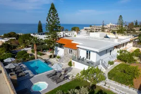 Queen's Gem Luxury Villa - Heated Jacuzzi & Pool - Image 2