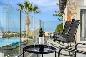 Queen's Gem Luxury Villa - Heated Jacuzzi & Pool - Image 4