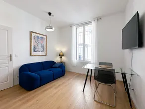 Renovated 1-bedroom apartment near downtown and the train station - Image 2