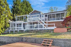 Lakefront Paradise w Private Dock & Stunning Views - Image 2