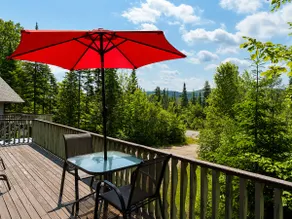 Cozy Chalet in St-Agathe | Spa & Sauna - Image 3