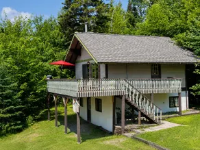 Cozy Chalet in St-Agathe | Spa & Sauna - Image 2