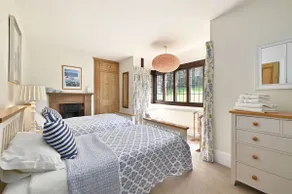 Hockley House by Bloom Stays -  Ideal for family groups, and groups of friends - Image 2