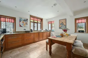 Hockley House by Bloom Stays -  Ideal for family groups, and groups of friends - Image 4