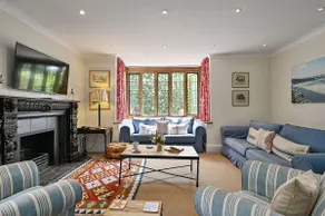 Hockley House by Bloom Stays -  Ideal for family groups, and groups of friends - Image 5