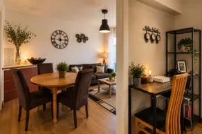 Large, bright 2-bedroom apartment • Terrace • City center & port - Image 4