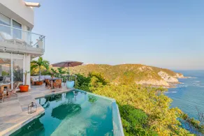 LUXURY OCEANFRONT VILLA ”LA VITA E' BELLA” - Image 2