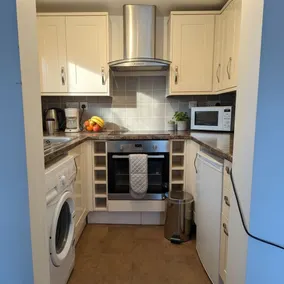 Apt 2 - Victoria Villas, Old Town, Swindon - Image 5