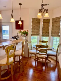 Elegant Central Cottage By Meadow with Mt. View - Image 5