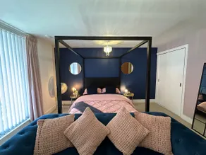 Spacious Luxury Waterfront Apartment - Image 3