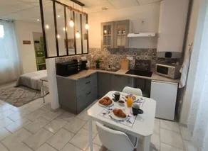 Charming and quiet studio in the St. Michel neighborhood - Image 2