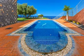 Beautiful Holiday Home With Pool - Image 3