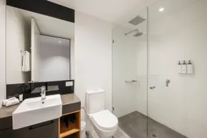 Studio Apartment - Image 2