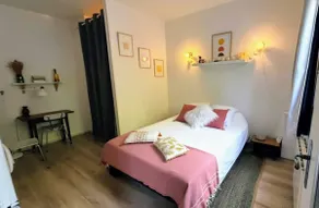 Cozy nest close to the CHU - Image 2
