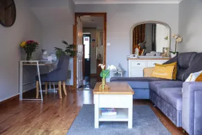 Country Style, 2 bedroom house, Parking and superb location - Image 2