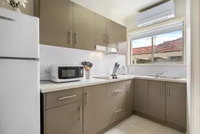 Short&Long term stays across from Geelong Hospital - Image 5