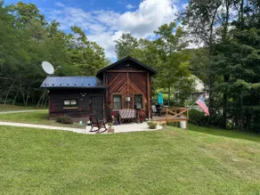 The Railroad Scale House: 40 private acres & creek - Image 2