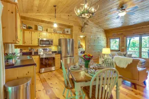 2 Queen Suites, Trail Access, Mtn View, Fire Table - Image 4