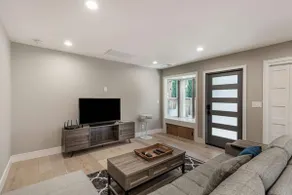 Newly rebuilt ultra clean designer home - Image 4