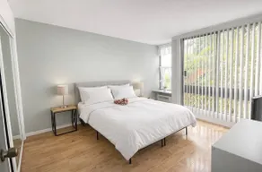 DELUXE APT BY THE OCEAN!! BEST LOCATION! - Image 3