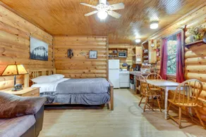 Cedar Falls Cabin: Nestled by Honey Creek - Image 5