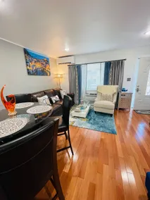 Modern Touch/Surfers Paradise - Image 2