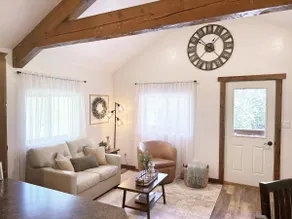 Mountain Cedars Getaway - Image 3