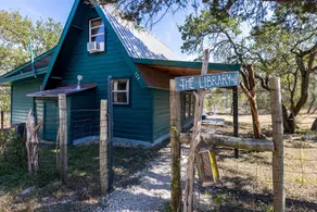 Cottage-Private Bathroom-The Library - Image 5