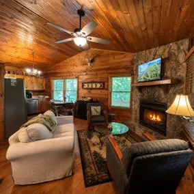 Private Hot Tub! ‘Cherry Beary Den’ in Blue Ridge - Image 5
