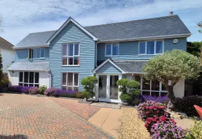 Luxury Modern Home 2 mins to beach+village - Image 2