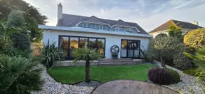 Luxury Modern Home 2 mins to beach+village - Image 3