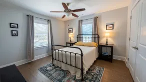 Cozy Cottage | 10 mins to I-95 • 1h to Raleigh - Image 5