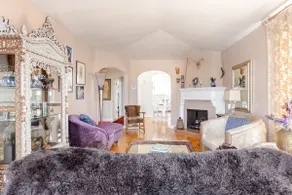 Bubble House Upstairs Flat - 2 BR 1 BTH by Beach - Image 2