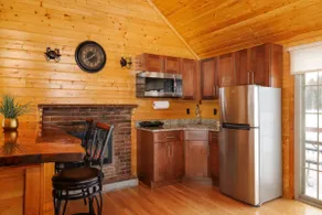 Chestnut Premier, Beautiful Lakeside Log Cabin - Image 4