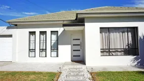 5mins to Airport, City & Beaches. Gem in Richmond - Image 2
