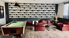 House-billiards-closed parking-internet-5 min Valencia - Image 2