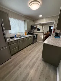 *Quiet and Quaint* 3 BR 1 BA Bungalow - Image 5