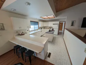 Burlwood Bungalow on Ave of the Giants - Image 4