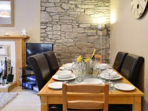 Baldowrie Farm Cottage - Image 4