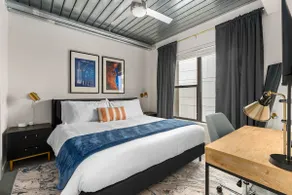Lodgeur | Well-Equipped King 1BR Loft | Midtown - Image 4