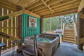 Quiet Fisherman's House w/ Hot Tub + Tropical Bar! - Image 2