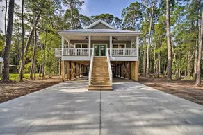Quiet Fisherman's House w/ Hot Tub + Tropical Bar! - Image 3
