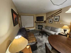 Cozy 2 bdrm Ski in/out close to village w/ hot tub - Image 4
