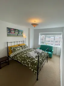 2 Bedroom, Town centre, Top floor Cosy flat - Image 2