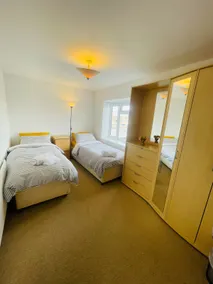 2 Bedroom, Town centre, Top floor Cosy flat - Image 4