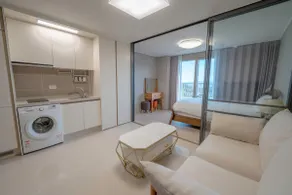 [Sokcho Blue Terra 22nd Floor Deluxe Double Room] Check-out at 12 o'clock • Ocean & Mountain View • Netflix • Self-catering - Image 3