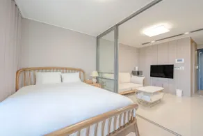 [Sokcho Blue Terra 22nd Floor Deluxe Double Room] Check-out at 12 o'clock • Ocean & Mountain View • Netflix • Self-catering - Image 5