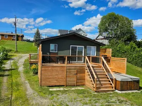 Montebello waterfront cottage with Jacuzzi Spa - Image 1